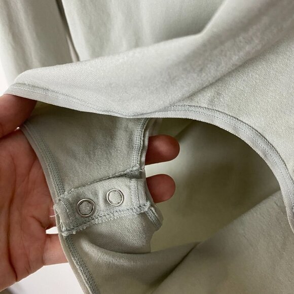 Skims Essentials Long Sleeve Bodysuit Womens Large NWOT - Picture 3 of 5